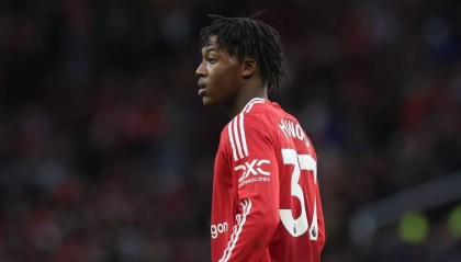 积极，梅努本场4次赢回球权，是其登场以后场上球员最多